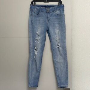 Wallflower Distressed Luscious Curvy Fit Size 11 Juniors